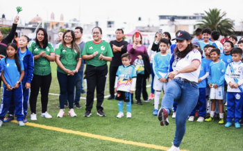 Impulsa Lupita Cuautle el deporte con la Copa San Andrés y la develación de balones monumentales